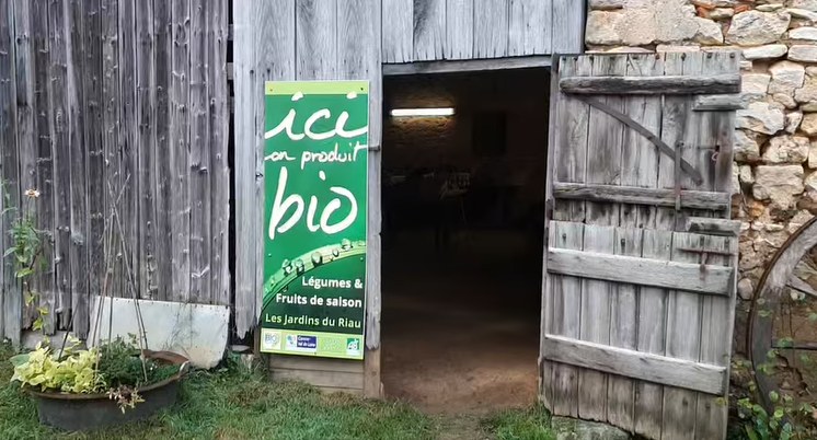 Fichier:Boutique yannick 1.jpg