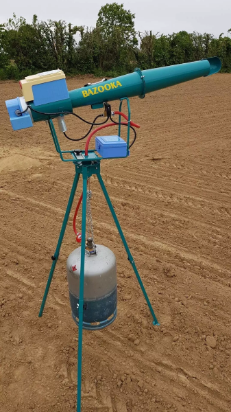 Fichier:BAZOOKA DBS-E7 avec trépied.webp